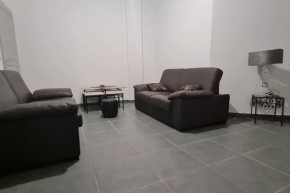 T3, 65 m2, La Seyne sur Mer,300m du port, Terrasse et petite cour, 2 chambres et salon
